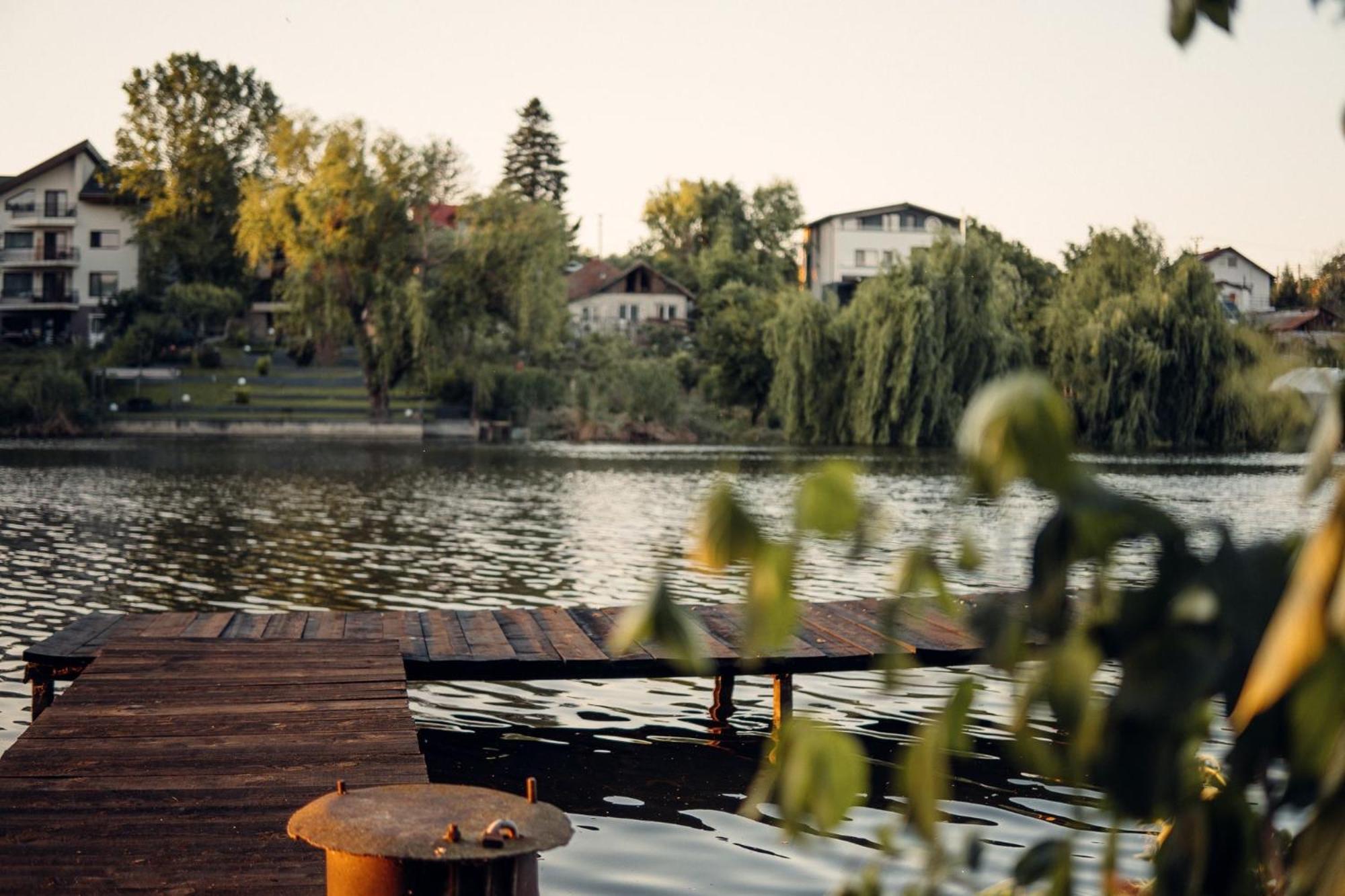 Madison Lake Villa Balotesti Esterno foto