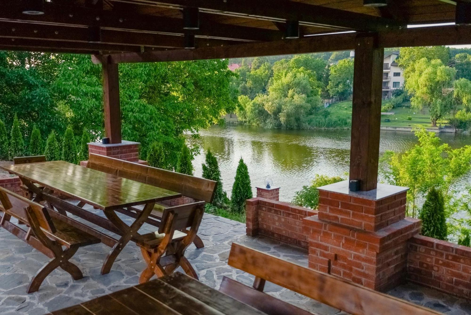 Madison Lake Villa Balotesti Esterno foto