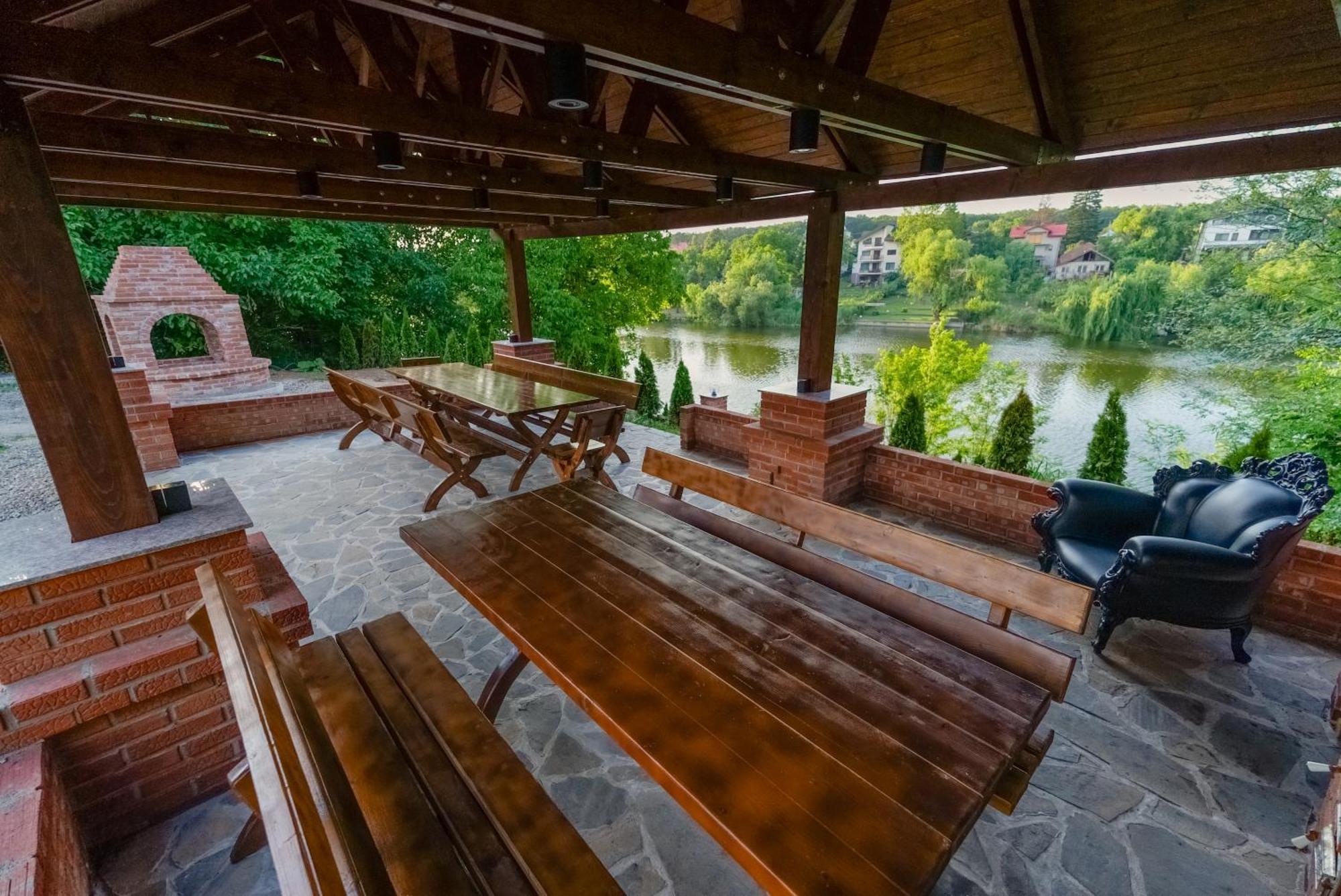 Madison Lake Villa Balotesti Esterno foto